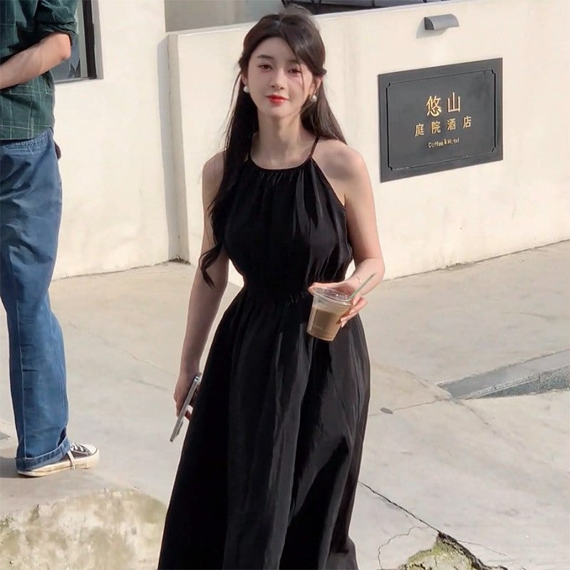 Waist-Cinching Sleeveless Halterneck Dress For A Vacation Vibe Slimming And Chic